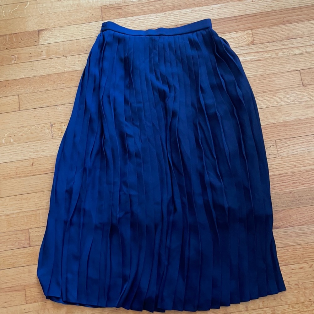 Uniqlo midi pleated skirt, NWT